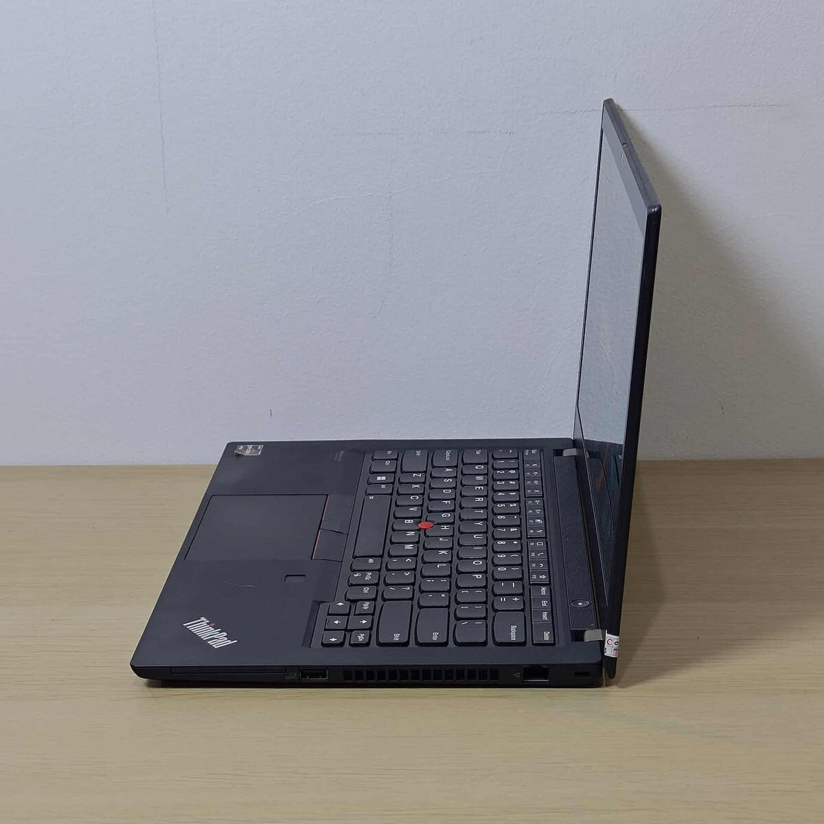 Lenovo Thinkpad T14G2 Samping Kiri Lenovo Thinkpad T14G2 Samping Kiri Butik Laptop
