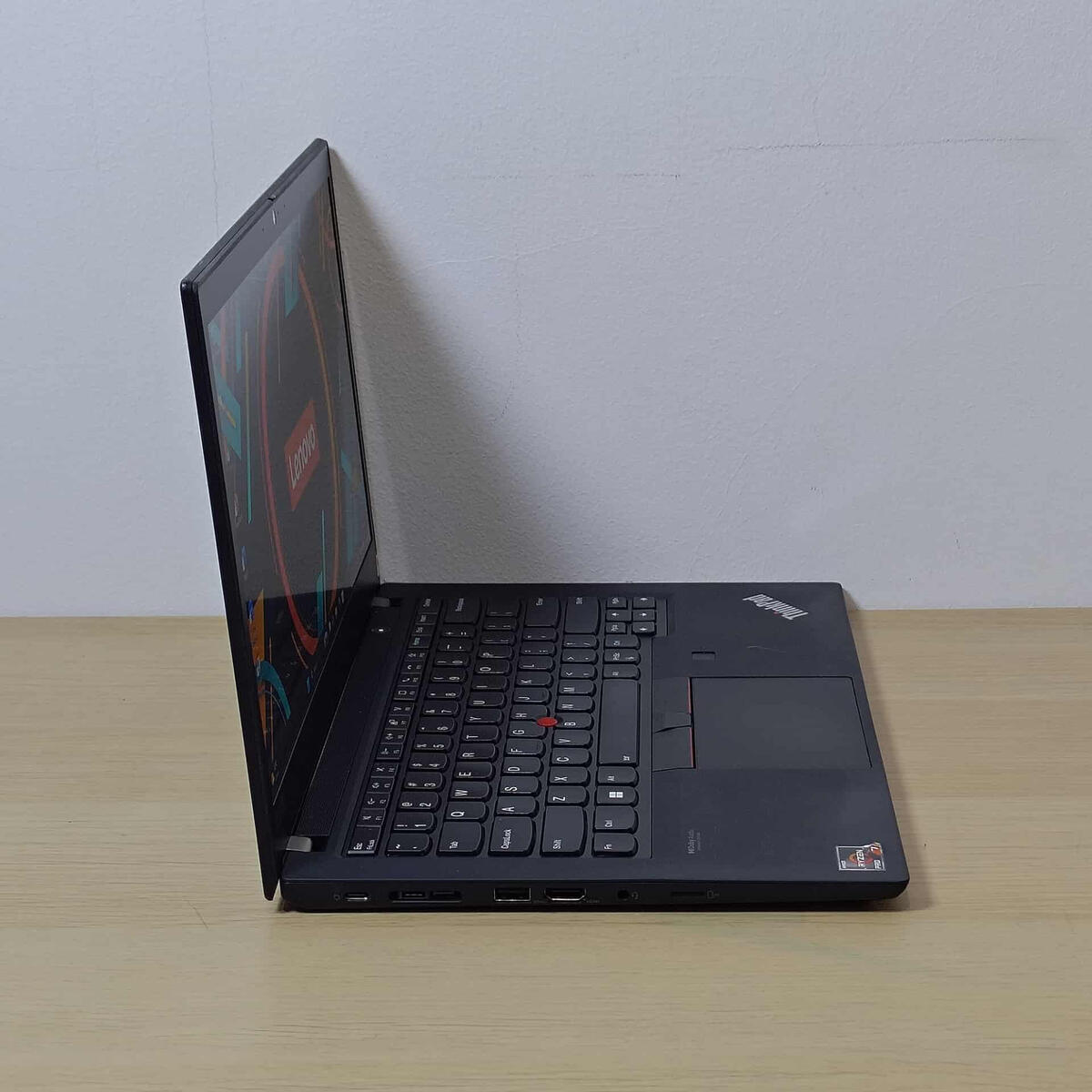 Lenovo Thinkpad T14G2 Samping Kanan Lenovo Thinkpad T14G2 Samping Kanan Butik Laptop
